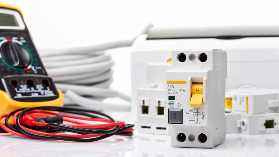 RCCB là gì? Cấu tạo, nguyên lý hoạt động, phân loại và cách chọn 1 RCCB bảo vệ hệ thống điện trước nguy cơ rò rỉ dòng điện